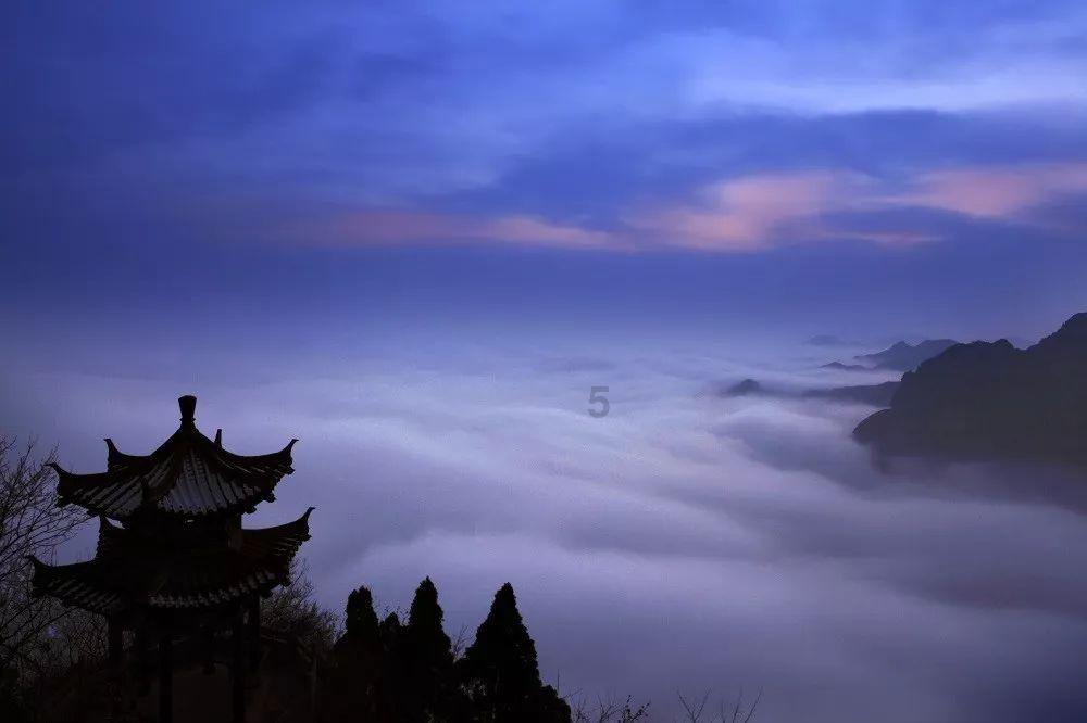 三个小木块叠放在一起游戏画面